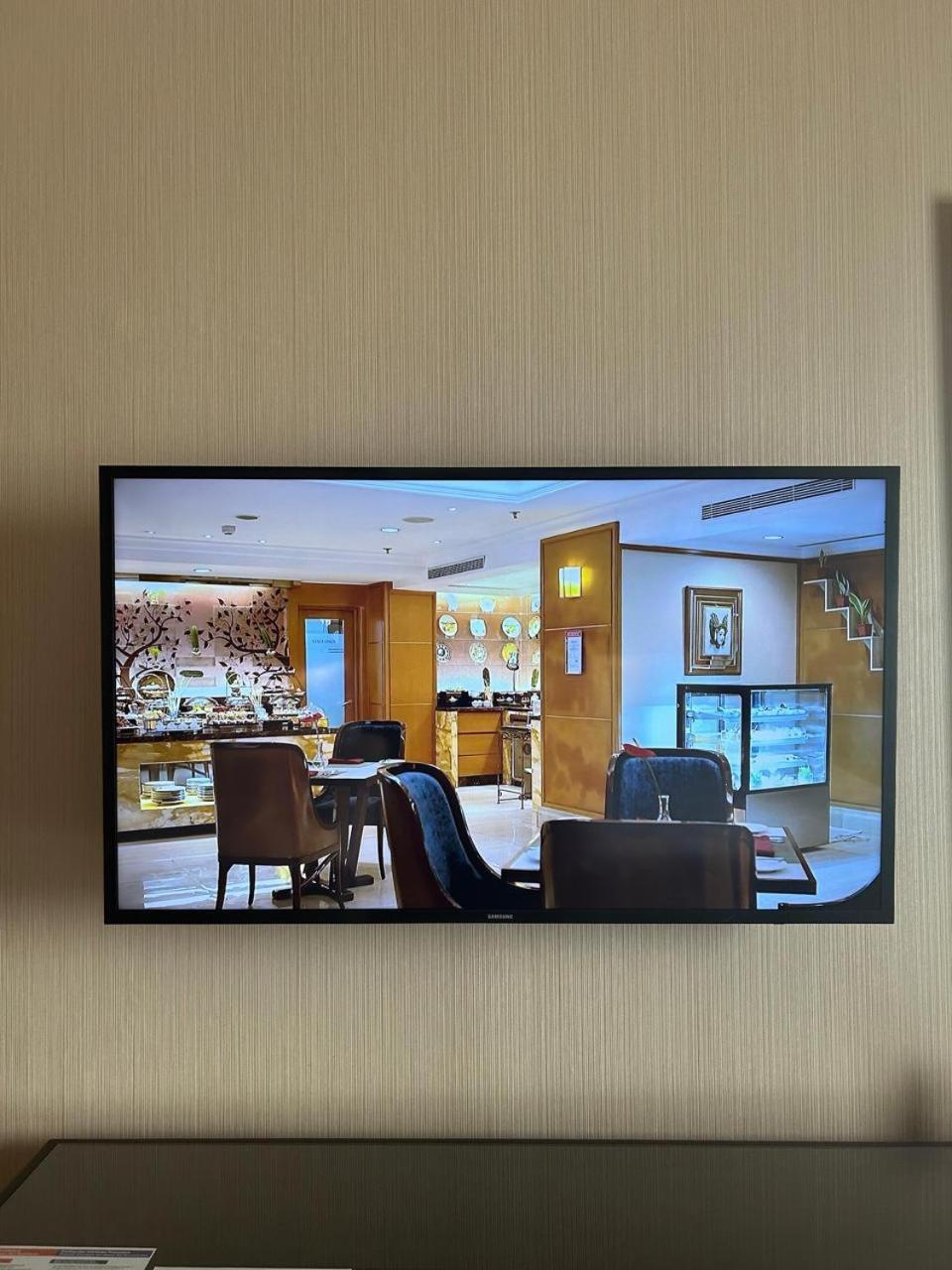 Hotel Ciputra Jakarta Managed By Swiss-Belhotel International Esterno foto