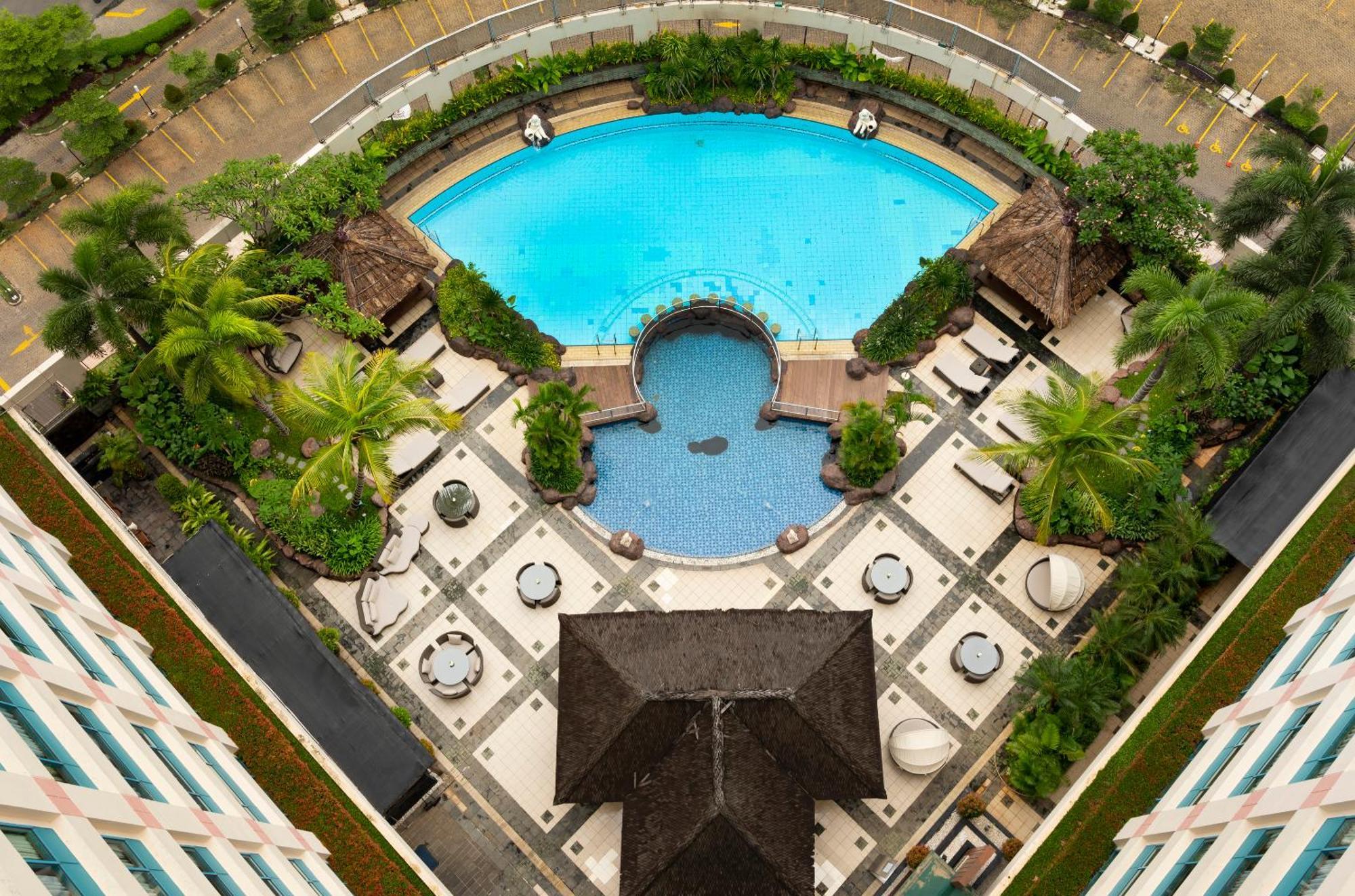 Hotel Ciputra Jakarta Managed By Swiss-Belhotel International Esterno foto